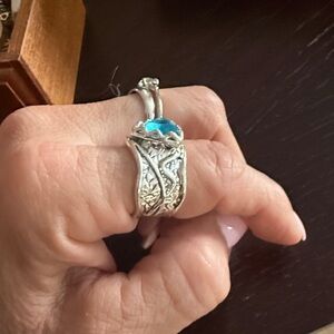 Elegant Gold Ring with Blue Stone